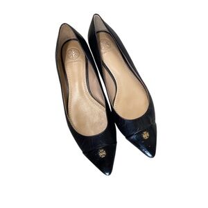 Tory Burch fairford pointed Black Flats with Gold Accent size 7